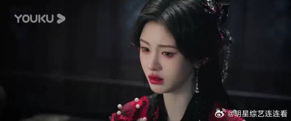 月鳞绮纪露芜衣