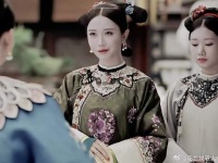 大嘉嫔精于算计，小嘉嫔轻狂妩媚，一人分饰两角也毫不违和!