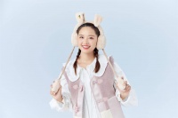 女人只有真把你当情人了，才会允许你这样跨线，挺真实的