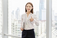 已婚女人对你动情了有三个征兆，尤其是第三个基本由着你来