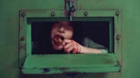 她是18刀捅死老师的杀人犯，是连狱警都不放在眼里的疯子