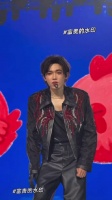 得瑟小狗说完还挑眉