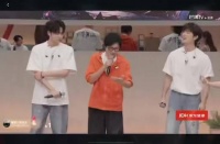孙楠披哥二公小考，将歌词抄手上坦然面对记词难题