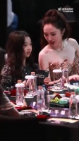 董璇女儿小酒窝小小年纪，游刃有余似将进军娱乐圈