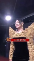 小S金钟奖红毯造型，妆容美服装似妙脆角