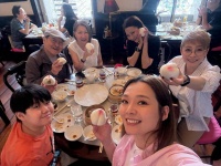 TVB女星生日饭局，《爱回家》“熊家”又团聚，网友呼唤金城安