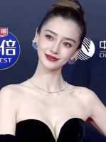 高定女王杨颖，确实要时间的沉淀才能散发出迷人的韵味