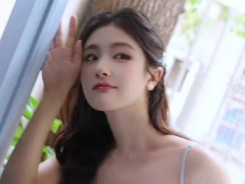 李兰迪27岁生日大片元气田园风上线，笑容明媚