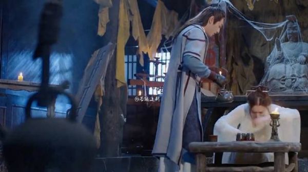 原来许凯穿女装可以这么美！这娇羞模样谁顶得住