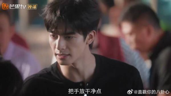 苗靖被小偷盯上，哪料翻出骨灰盒，被陈异抓个现行