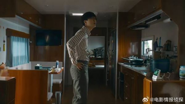 小伙头次见高级房车，怎料说话还讲究态度，真绝了！