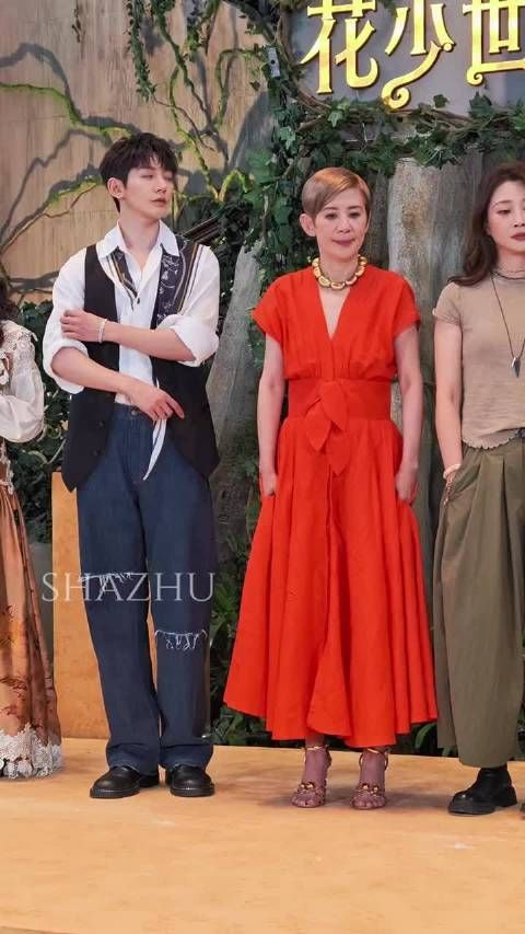 吴君如穿裙邓为长袖，花儿与少年温差互动