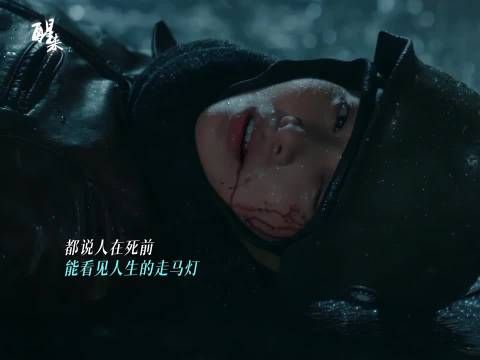 江疏影雨中崩溃哭戏，痛失重要之人情感倾泻