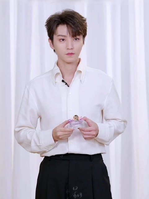 王俊凯直播自称还在回味南京演唱会