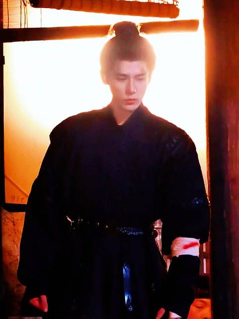 哎呀棍哥的太平洋宽肩诶！ 也是终于演上小武将了惹… ！
