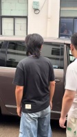 张凌赫上班，年轻就是好穿什么都帅气