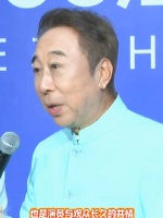 冯巩百花奖后台再道想死你们了，坦言被记住是荣幸