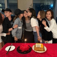 香港知名女星近照明显消瘦，与“七魔女”合体表情僵硬惹担心