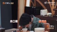 张真源边吃饭边唱歌清嗓，真源吃饭的仪式感，饭前先来开个嗓