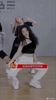 笑不活了，叶舒华唱歌，没有一个音在调上，妹妹这是碰到不会唱的了吗？