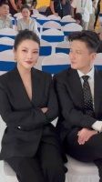 尹子维徐冬冬山顶树熊抱激吻，51岁尹子维好腰力
