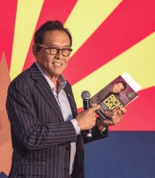 畅销书《富爸爸穷爸爸》作者，自曝负债12亿美元