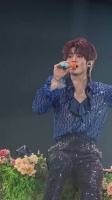 云旗舞台唱跳演绎，与星光道晚安治愈夜