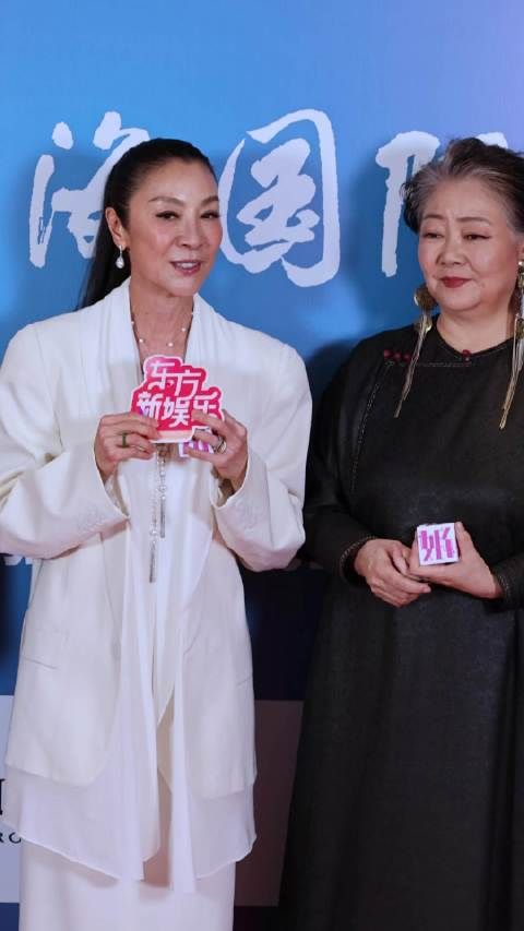两位老戏骨，57岁的妈妈专业户萨日娜和64岁的女侠专业户杨紫琼