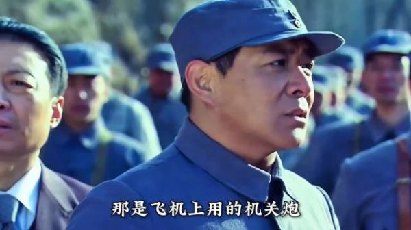 投降鬼子持刀对峙村民，彻底触碰我军底线，场面瞬间失控