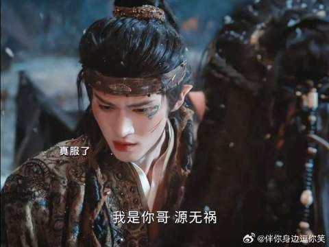 看到哥哥脑袋懵懵的！兄弟俩见面一个比一个懵！