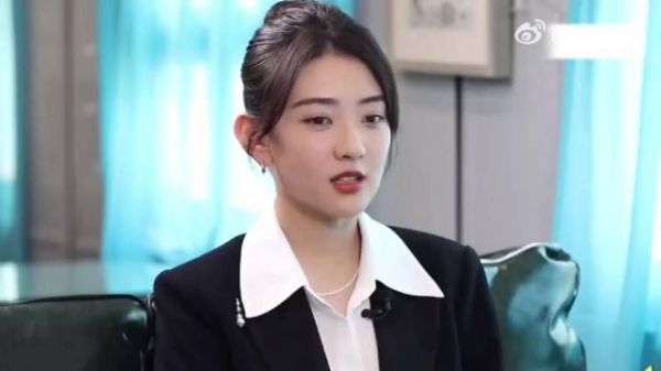 梁洁《醒来》受审戏演技出彩，线上线下反差鲜明