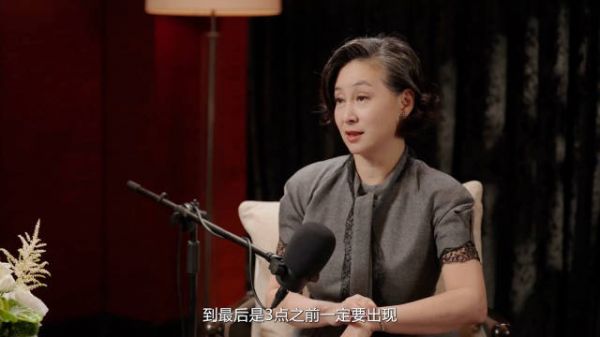 何超琼说以前的跨年夜一定要跟梅艳芳、张国荣一起吃早饭，凌晨3点前到