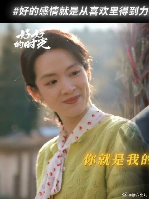 教弟弟学英语,眼睛却全在姐姐身上