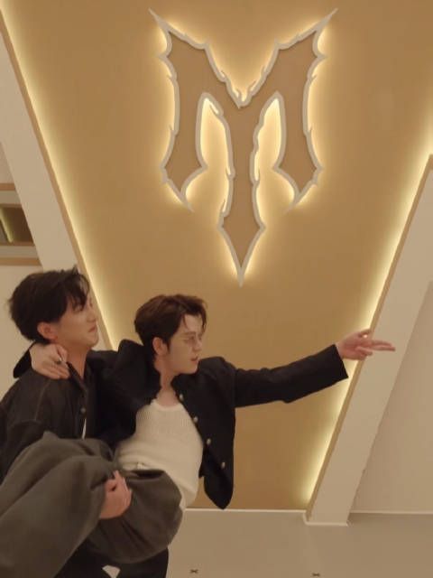 可会整活的一只小狗可爱晕 一会预备起跑一会背一会公主抱是何意味