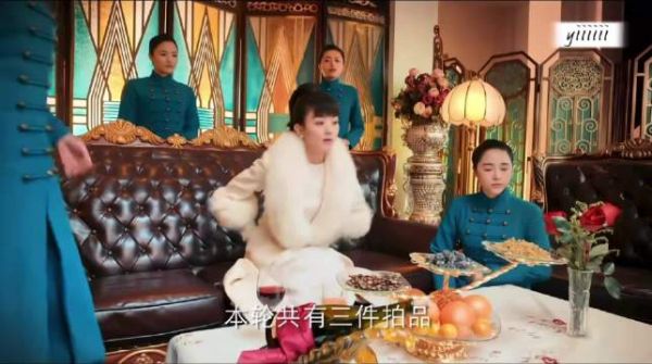 佛爷为爱点天灯，成功拿下三件拍品