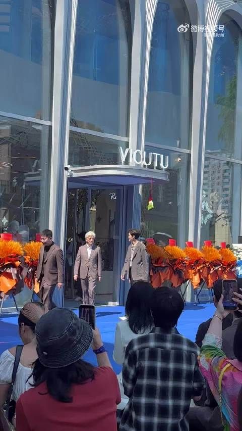 毕雯珺线下活动两套造型，秋日氛围感男友上线
