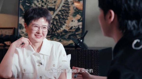 本来就很难做到人人都喜欢，总有人要背负着争议继续往前走
