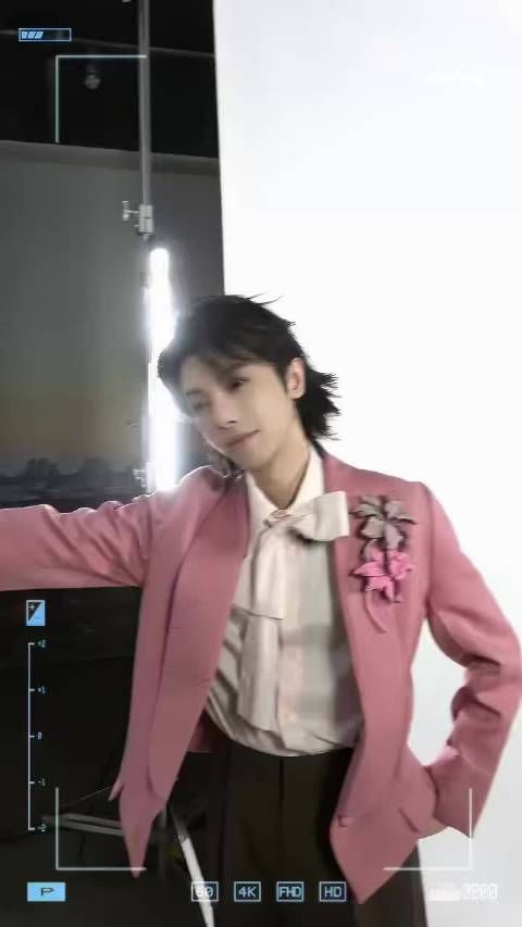 华晨宇任网易云黑胶SVIP全球代言人，三张专辑霸榜前三