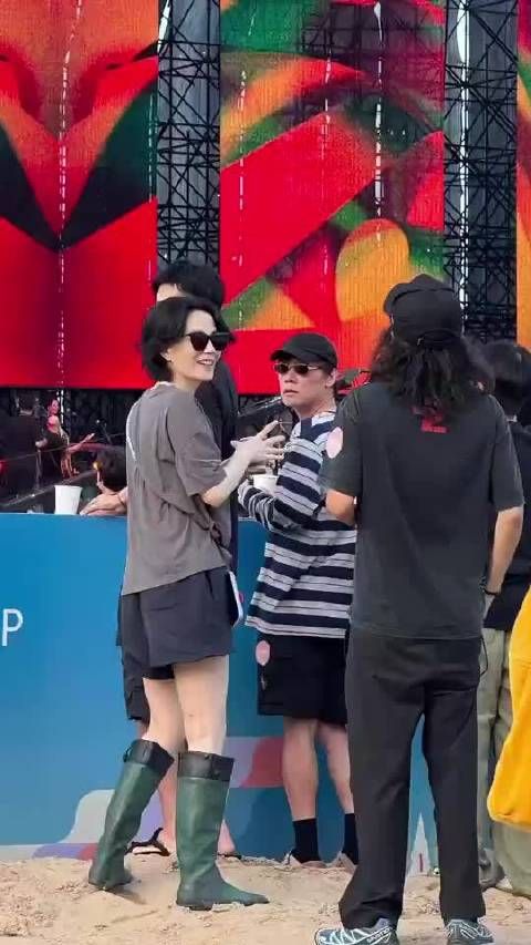 王菲 最新亮相阿那亚，57岁这状态气质如何？