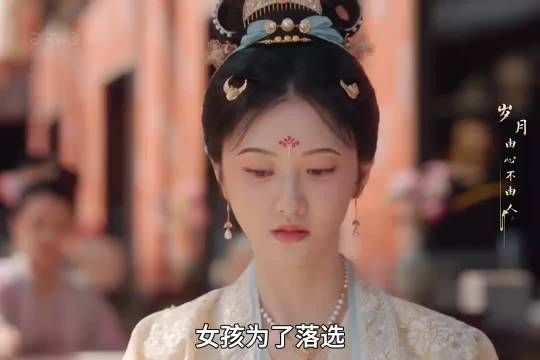 女孩为了落选故意在画作上涂满口红印