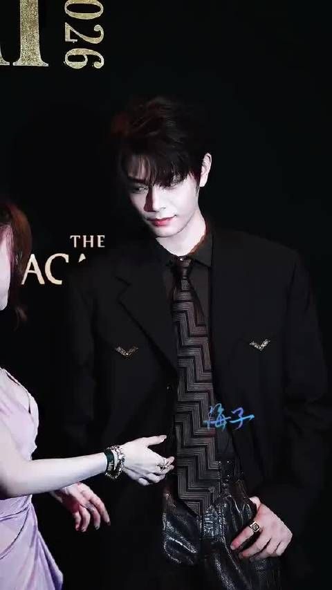 西装王子丁禹兮范思哲活动真帅