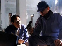 没装子弹之前钱是你的，装完子弹钱就是我的