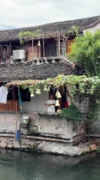 《葫芦兄弟》第一集真人版 ，绍兴这位大爷现在家现在已经是游客打卡地了