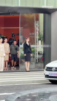 网友偶遇田曦薇拍戏，这几步走的气质一般人可学不来