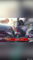 许嵩被拍到和一女生一起做核酸，然后共同返回家中，嵩哥这是有好消息了吗