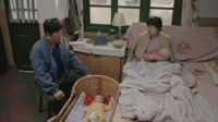 曹老头嫌弃家里两个都是女儿，撑不起门户，齐爱华提出换孩子养被青莲拒绝