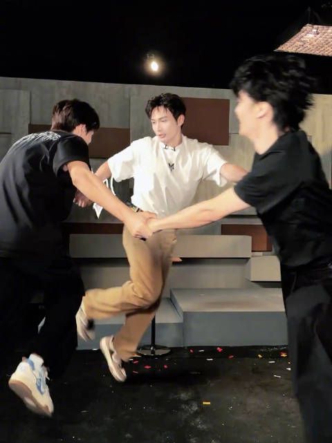 张彬彬也是低山臭水遇知音了