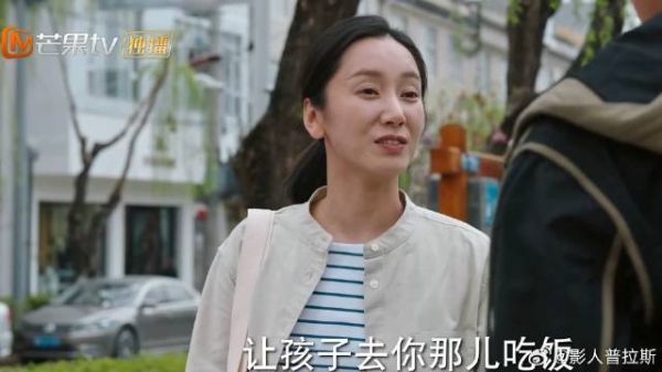 晓春是单亲妈妈，同时也是位女强人，女儿被她深深影响了！
