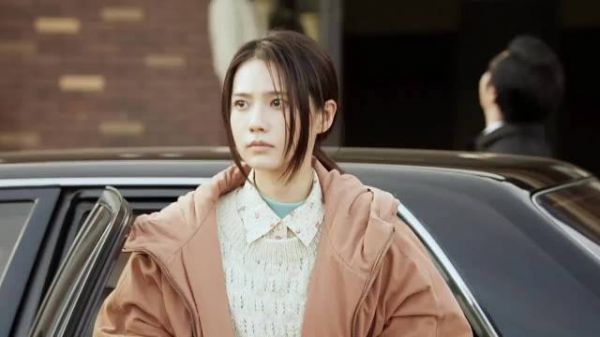 女孩表面是个乖乖女，暗地里却是个变态杀人狂！ 悬疑