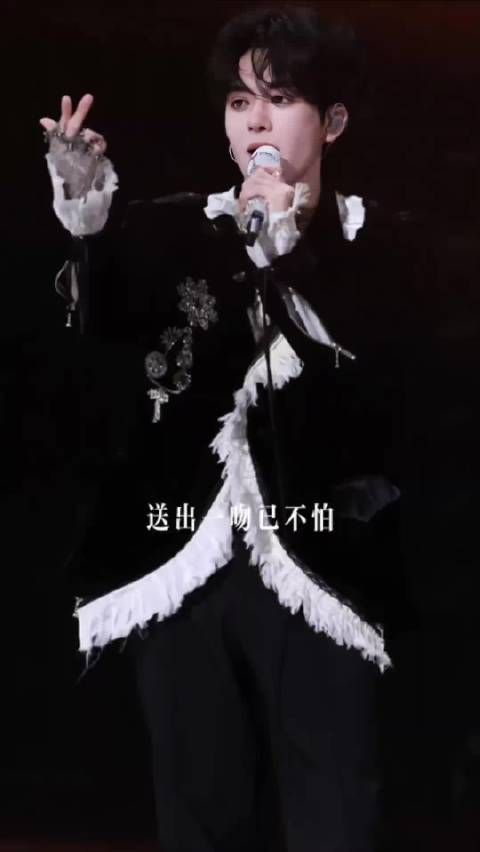 破碎感王子妆配上《一吻》舞台太戳人